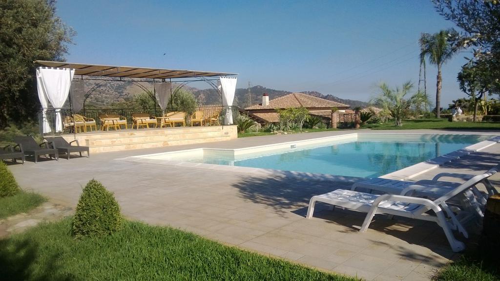 Taormina Villa Ibiscus Alcantara Gaggi Quarto foto