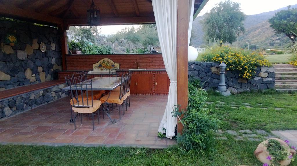 Taormina Villa Ibiscus Alcantara Gaggi Quarto foto